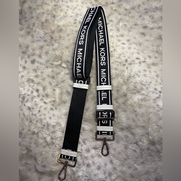 Michael Kors Mercer mini bag - Picture 7 of 8